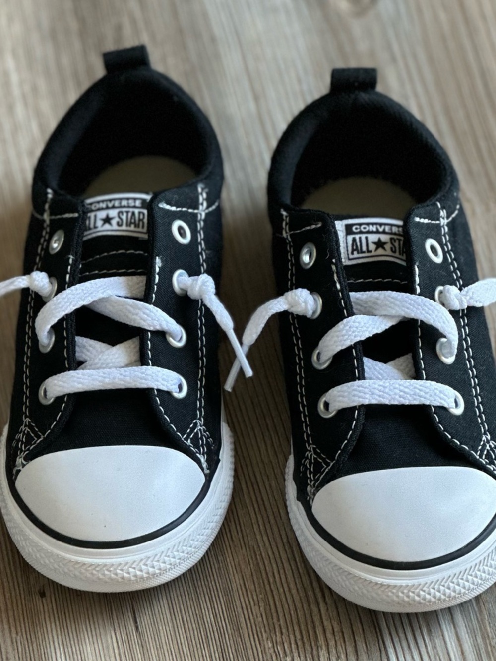 Converse Kids Black and White Low Top Sneakers New (nwot)   -10 toddler
